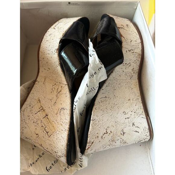 Bettye Mueller Wedges Size 9 Retails $195 - Picture 2 of 3